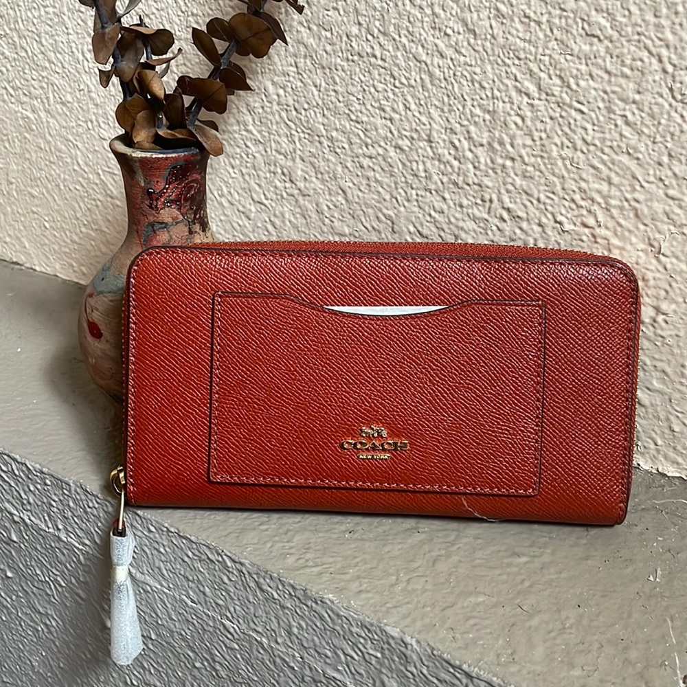 NWT accordion style zip coach wallet